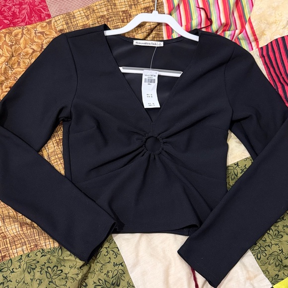 Abercrombie & Fitch Tops - Abercrombie & Fitch Long Sleeve V-Neck Blouse – Size Small – NWT